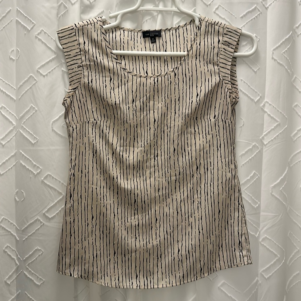 Limited XS women’s cream and black blouse
